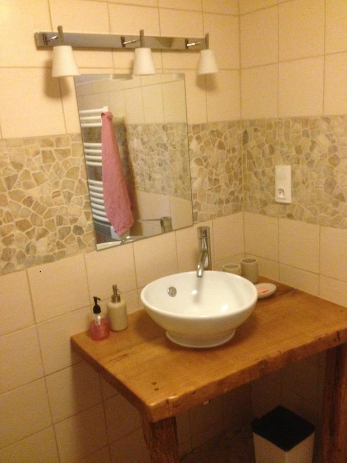 Lo Petit Cretsou Bed & Breakfast Simeyrols Bagian luar foto