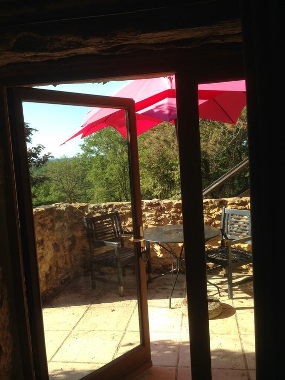 Lo Petit Cretsou Bed & Breakfast Simeyrols Bagian luar foto